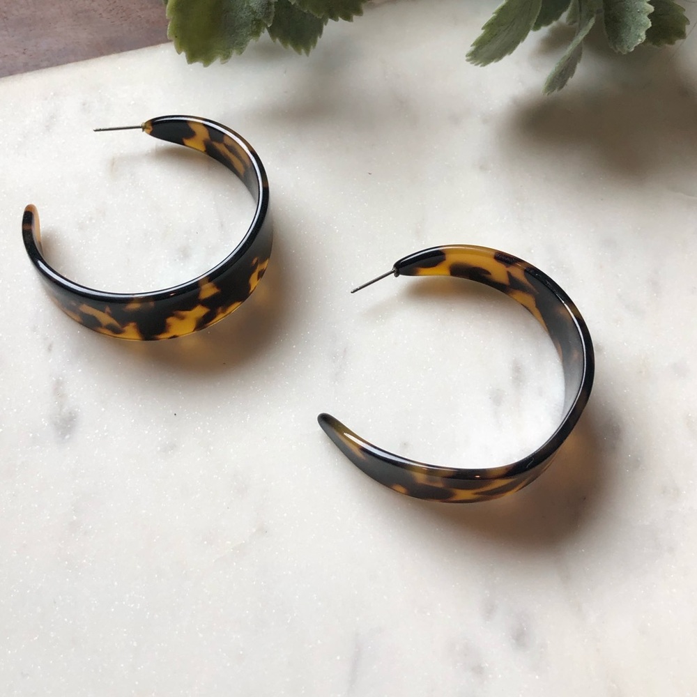 The Mia - Tortoise Shell Chunky Hoop - Picture 2 of 4